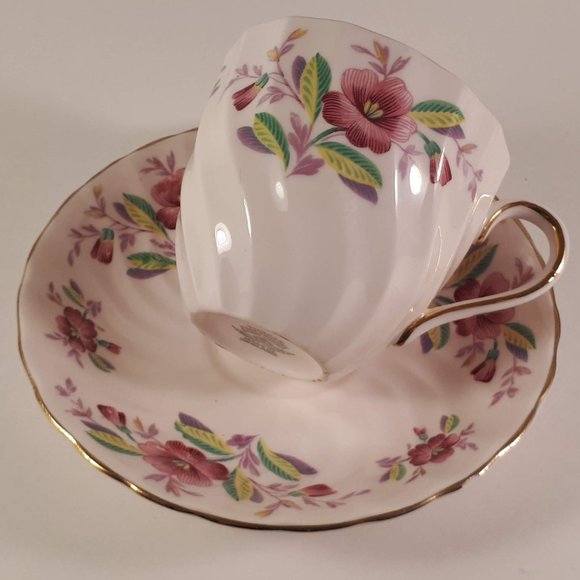 Beautiful Vintage Tuscan pink shaded floral bone china teacup and saucer 4223H - Picture 2 of 10